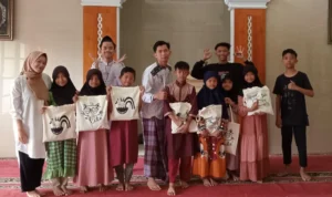 Santunan Yatim yang dilakukan Karrta RW 7 Kelurahan Maleer sebagai hasil dari kergiatan yang dilakukan saat tahun baru. (ist)