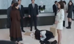 Salah satu adegan dalam Marry My Husband Episode 10.