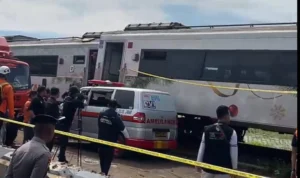 11 Ambulans Bantu Proses Evakuasi Korban Kecelakaan Kereta di Cicalengka