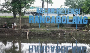 Sepanjang Tahun 2023, Pemkot Bandung Bangun Belasan Kolam Retensi Aktivitas warga di kawasan Kolam Retensi Rancabolang, Kota Bandung. (Pandu Muslim/Jabar Ekspres)