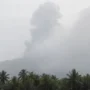 Gunung Ibu Meletus, Lontarkan Abu Vulkanik Hingga 1.000 Meter Gunung Ibu Meletus, Lontarkan Abu Vulkanik Hingga 1.000 Meter