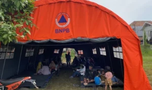 Sejumlah warga masih huni tenda pengungsian imbas banjir Dayeuhkolot, Kabupaten Bandung.