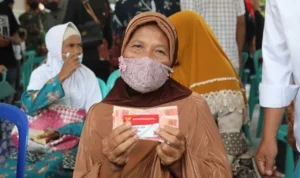 Sudah Dapat Bansos 2024? Ada 5 Bantuan Sosial yang Dibagikan