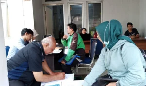 Antusiasme Tinggi Warga Cimahi Tengah, Berburu Pendaftaran Sebagai Petugas PTPS Doc. Para Pendaftar PTPS di Panwascam Cimahi Tengah (mong)
