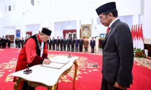 Jokowi Resmi Lantik Arsul Sani Jadi Hakim MK, Berikut Profilnya
