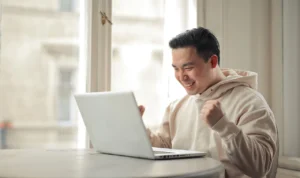 7 Rekomendasi Kerja Online dengan Gaji Puluhan Juta! 7 Rekomendasi Kerja Online dengan Gaji Puluhan Juta!
