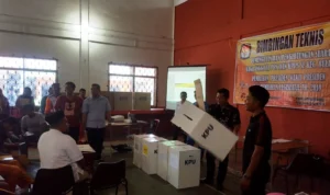 KPU Kota Batam saat memberikan bimbingan teknis (bimtek) untuk anggota Kelompok Penyelenggara Pemungutan Suara (KPPS).tahun 2019/ Dok. Media Center Pemkot Batam