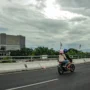 Masyarakat kala melintasi Flyover Kopo.