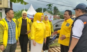 Ketua DPD Golkar Subang Elita Budiarti Kunjungi Korban Gempa Sumedang dan Korban Longsor Kasomalang