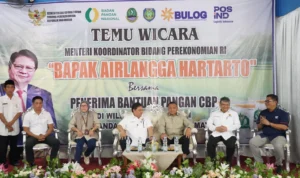 Pos Indonesia Lanjutkan Distribusi Bantuan Pangan CBP di Indramayu