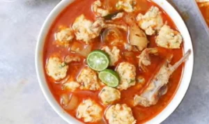 Caption foto: Bakso kriwil kuah seblak dijamin enak Sumber foto: Screenshot/Wais Alqorni/YouTube Channel 