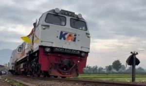 Apakah KA Lokal Bandung Raya Beroperasi Hari Ini? Cek Info Terbaru KAI Pasca Kecelakaan