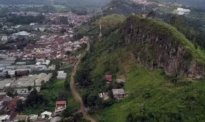 Pemukiman warga di sekitar Patahan Sesar Lembang.