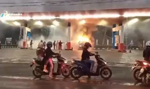 Suzuki Futura Terbakar Saat Isi Bensin di SPBU Cikamuning Padalarang Suzuki Futura Terbakar Saat Isi Bensin di SPBU Cikamuning Padalarang