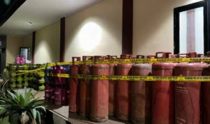 Satreskrim Polres Bogor Bongkar Gudang Suntik Gas LPG Ilegal Satreskrim Polres Bogor Bongkar Gudang Suntik Gas LPG Ilegal