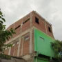 Penampakan bangunan sekolah di Jalan Cisaranten 1, Kecamatan Arcamanik, Kota Bandung yang diduga ilegal.