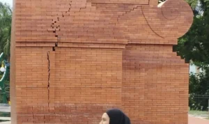 Komisi IV Sesalkan Gapura Taman Pataraksa Cirebon Ambruk, Ternyata Proyek Kucuran BKK dari Provinsi / Istimewa