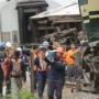 Kecelakaan Kereta Api di Cicalengka, Petugas Kesulitan Evakuasi Korban