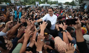 Anies Baswedan saat menyambangi masyarakat Kendari, Sulawesi Selatan, Selasa 9 Januari 2024.