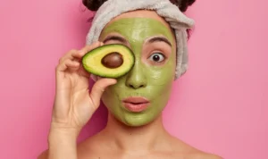 6 Manfaat Masker Alpukat Bagi Kesehatan Kulit Wajah 6 Manfaat Masker Alpukat Bagi Kesehatan Kulit Wajah (ilustrasi: Freepik)