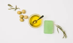 6 Manfaat Penting Minyak Zaitun Bagi Kulit Wajah 6 Manfaat Penting Minyak Zaitun Bagi Kulit Wajah (ilustrasi: Freepik)