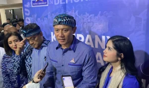 Ketua Umum Partai Demokrat Agus Harimurti Yudhoyono saat memberikan keterangan usai menggelar acara kampanye di Gor Voli Jalak Harupat, Kabupaten Bandung, Rabu (10/1/2024). Foto Agi Jabar Ekspres