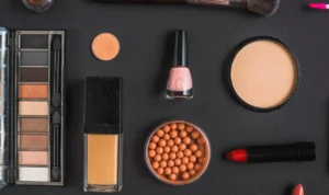 Produk kecantikan yang mengandung merkuri dapat menyebabkan masalah serius bagi kulit Foto: Freepik