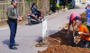 Peningkatan dan perbaikan jaringan Distribusi air bersih milik Perumda Tirta Anom Kota Banjar dilaksanakan di wilayah Parunglesang Kota Banjar, Jawa Barat.