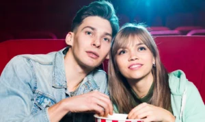 6 Film Genre Romantis yang Memberikan Pengalaman Manis Bagi Penonton 6 Film Genre Romantis yang Memberikan Pengalaman Manis Bagi Penonton (ilustrasi: Freepik)