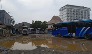 Kondisi di Terminal Bubulak, Kecamatan Bogor Barat, Kota Bogor, Senin (15/1).