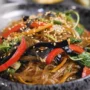 Resep Nikmat Japchae, Soun Khas Korea ala chef Ade Koerniawan (Foto: Tangkapan Layar kanal YouTube Ade Koerniawan)