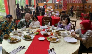 Promo Lunch With Panda di Taman Safari Bogor, All Menu Hanya Rp208 Ribu!