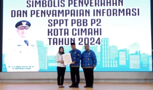 Doc. Simbolis Penyerahan dan Penyampaian Informasi SPPT PBB P2 Kota Cimahi tahun 2024 oleh Pj Wali Kota Cimahi (mong)