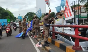 Bawaslu Cimahi Apresiasi Kesadaran Parpol Turunkan APK Melanggar Secara Mandiri Bawaslu Cimahi Apresiasi Kesadaran Parpol Turunkan APK Melanggar Secara Mandiri