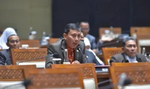 Anggota PKS asal Sukabumi, drh. Slamet, mengkritisi langkah pemerintah dalam impor beras.