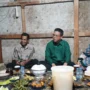 Bupati Bandung, Dadang Supriatna bersama istrinya Emma Dety Dadang Supriatna saat melakukan program Bunga Desa (Bupati Ngamumule Desa) di Kampung Kedaleman RT 01/RW 21 Desa Pakutandang Kecamatan Ciparay Kabupaten Bandung, Sabtu (20/1).