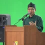 Bupati Bandung, Dadang Supriatna, saat memberikan sambutan di acara program Bunga Desa di Desa Pakutandang, Kecamatan Ciparay, Kabupaten Bandung, Sabtu (20/1).