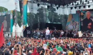 Ganjar Pranowo saat kampanye terbuka di Lapangan Tegallega, Kota Bandung, Minggu (21/1).