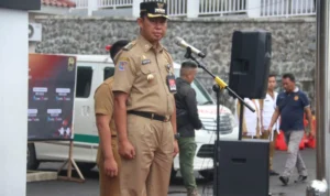 Pj Bupati Bogor, Asmawa Tosepu saat memimpin Apel di Kecamatan Babakan Madang, Kabupaten Bogor.