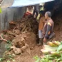 3 Unit Rumah di Cibadak Sukabumi terancam tanah longsor.