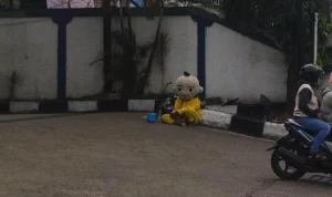 Doc. Pengemis Badut di Pom Bensin Cibabat Kota Cimahi (mong)