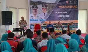 Stunting: Camat Bogor Barat, Dudi Fitri Susandi saat menyampaikan narasi di Musrenbang Tingkat Kecamatan Bogor Barat, Kota Bogor, Jumat (26/1).