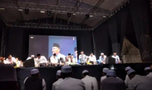 Kang Emil Ajak Jamaah Salawat untuk Tidak Buta Politik Kang Emil Ajak Jamaah Salawat / Hendrik Muchlison