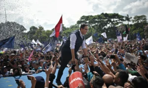 Capres nomor urut 01, Anies Baswedan bersyukur dengan antusiasme warga Bandung yang mengikuti kampanye akbar Partai NasDem bertajuk Saatnya Menang untuk Perubahan di Lapangan Tegal Lega, Minggu (28/1).