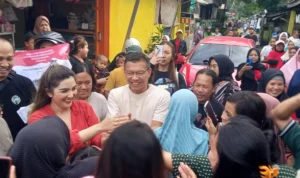 Ashanty saat mendampingi Anang Hermansyah saat kunjungan ke Bojonggede, Bogor.