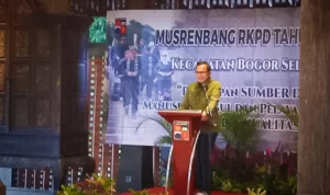 Wali Kota Bogor, Bima Arya saat menghadiri Musrenbang tingkat Kecamatan Bogor Selatan, Selasa (30/1). (Yudha Prananda / Jabar Ekspres)