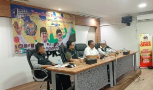 Ketua TPD Amin Jabar Haru Suandharu menguatkan relawan di Kantor DPW PKS, Selasa (30/01)