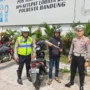 Satlantas Polresta Bandung saat melakukan penindakan knalpot tak sesuai spesifikasi atau Brong. Foto Dok Humas Polresta Bandung