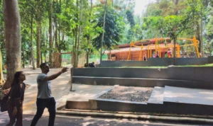 Perlu Integrasi Paket Wisata, Pengembangan Wisata Tahura Belum Maksimal Wisatawan asing yang berkunjung ke Tahura Bandung / Hendrik Muchlison