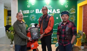 Lelang Vespa Antik untuk Donasi ke Palestina Dua pria di Bandung melelang sepeda motor Vespa antik untuk donasi ke Palestina dengan harga mencapai Rp 67 juta.